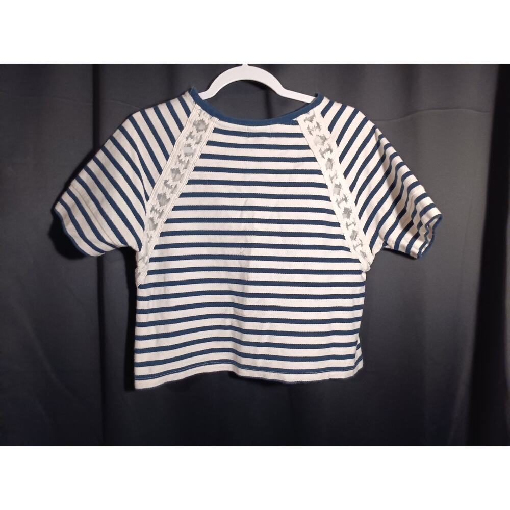 Old Navy Women’s M Blue White Coastal Stripe Top Lace Cut Out Summer Tee - Picture 8 of 8